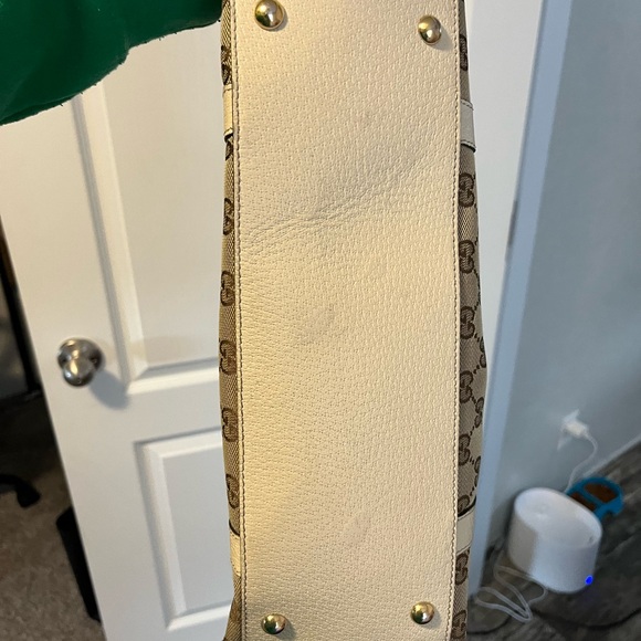 Gucci Abbey Monogram GG Canvas Shoulder Bag! - Picture 6 of 13